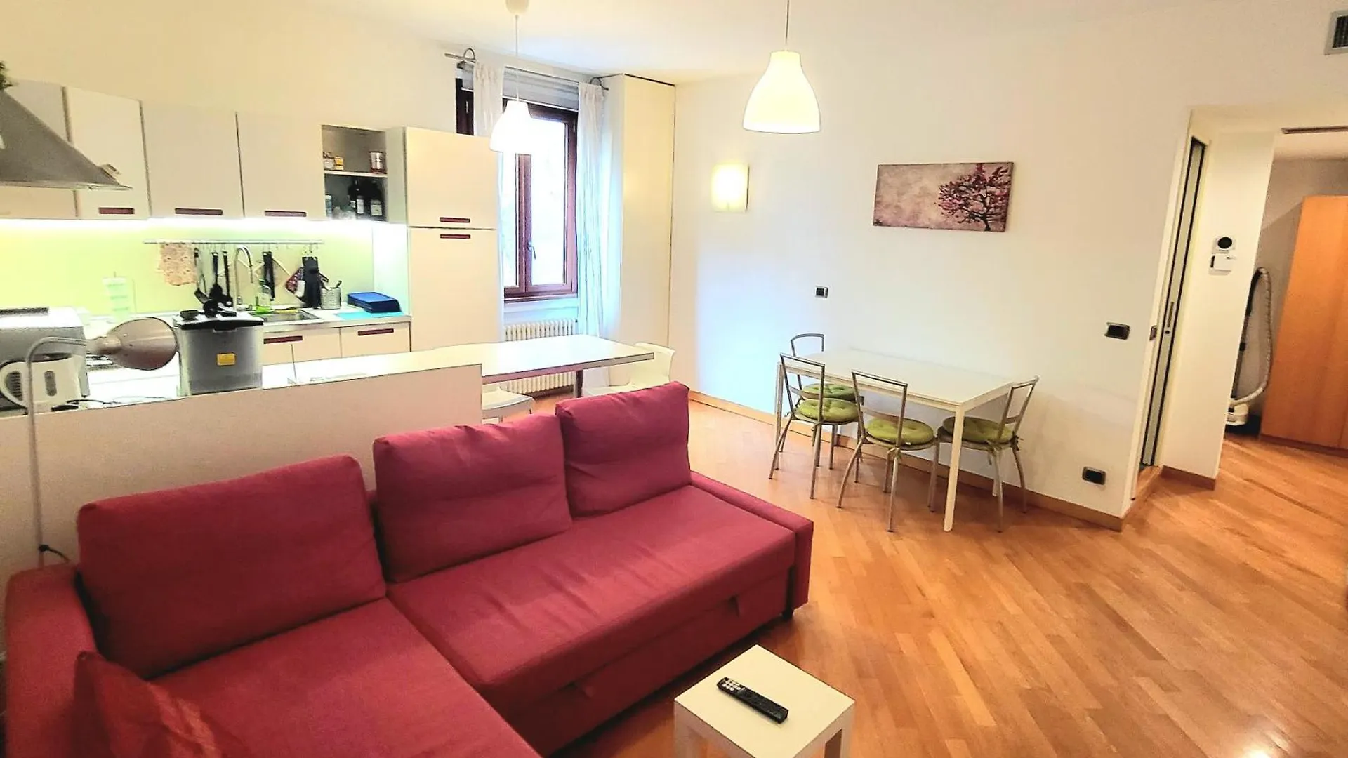 Lux Retreat 3Room Near Fashion District Wifi&Netflx Milano 0*,  Italien